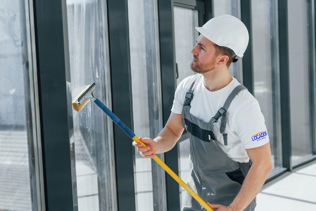 locador_hausmeisterarbeiten-Gebäudereinigung-fenster