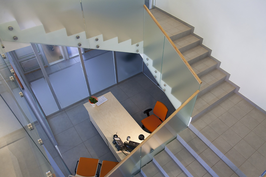 locador_hausmeisterarbeiten-Gebäudereinigung-treppenhaus